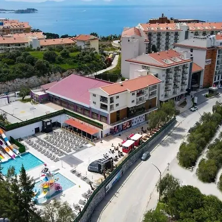 Apartment Lueks 5 Yildizli Otelde *